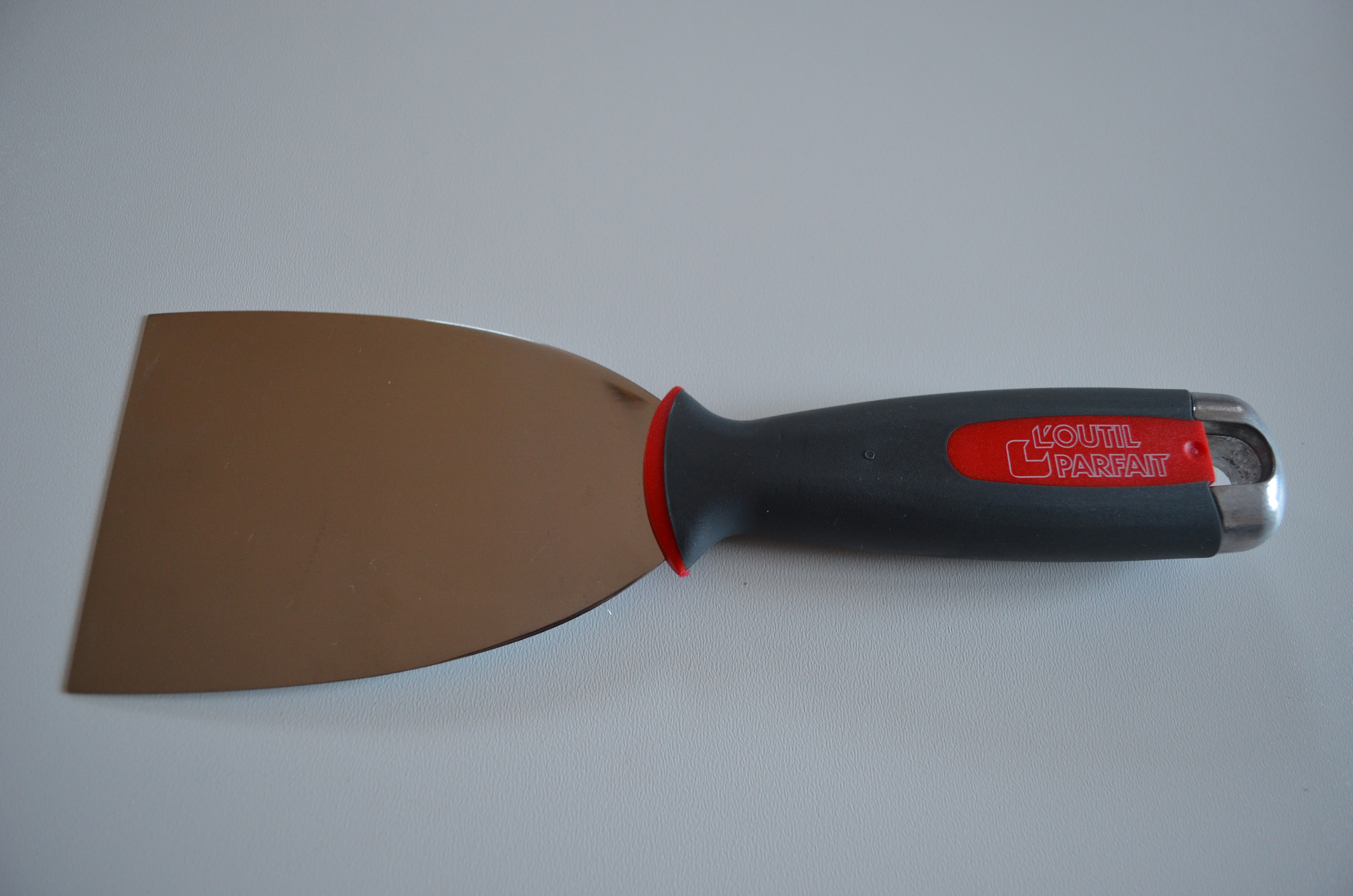 SADA SIEDMYCH MALIARSKYCH ŠPACHTLÍ + VIACÚČELOVÁ STIERKA