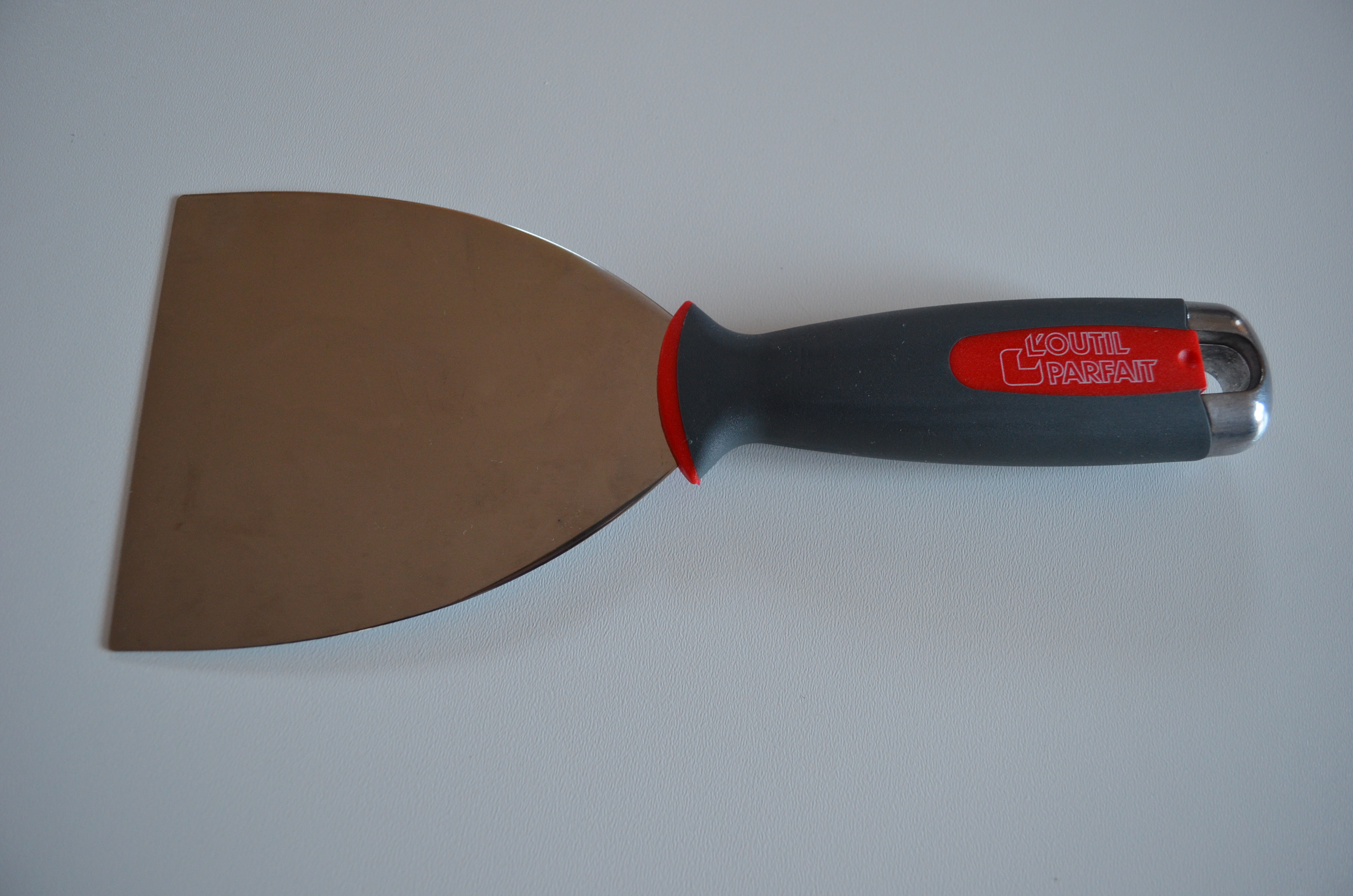 SADA SIEDMYCH MALIARSKYCH ŠPACHTLÍ + VIACÚČELOVÁ STIERKA