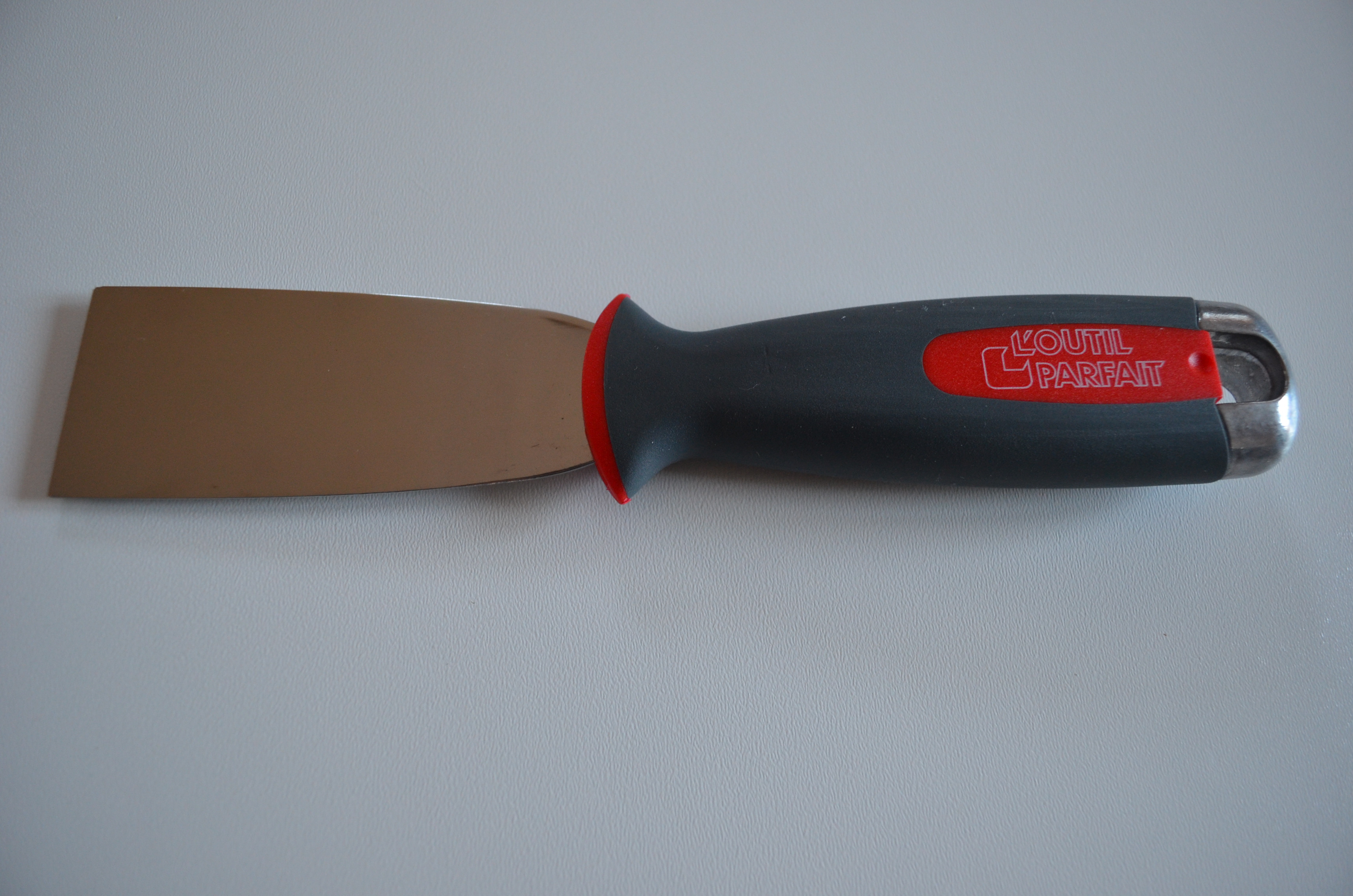 SADA SIEDMYCH MALIARSKYCH ŠPACHTLÍ + VIACÚČELOVÁ STIERKA