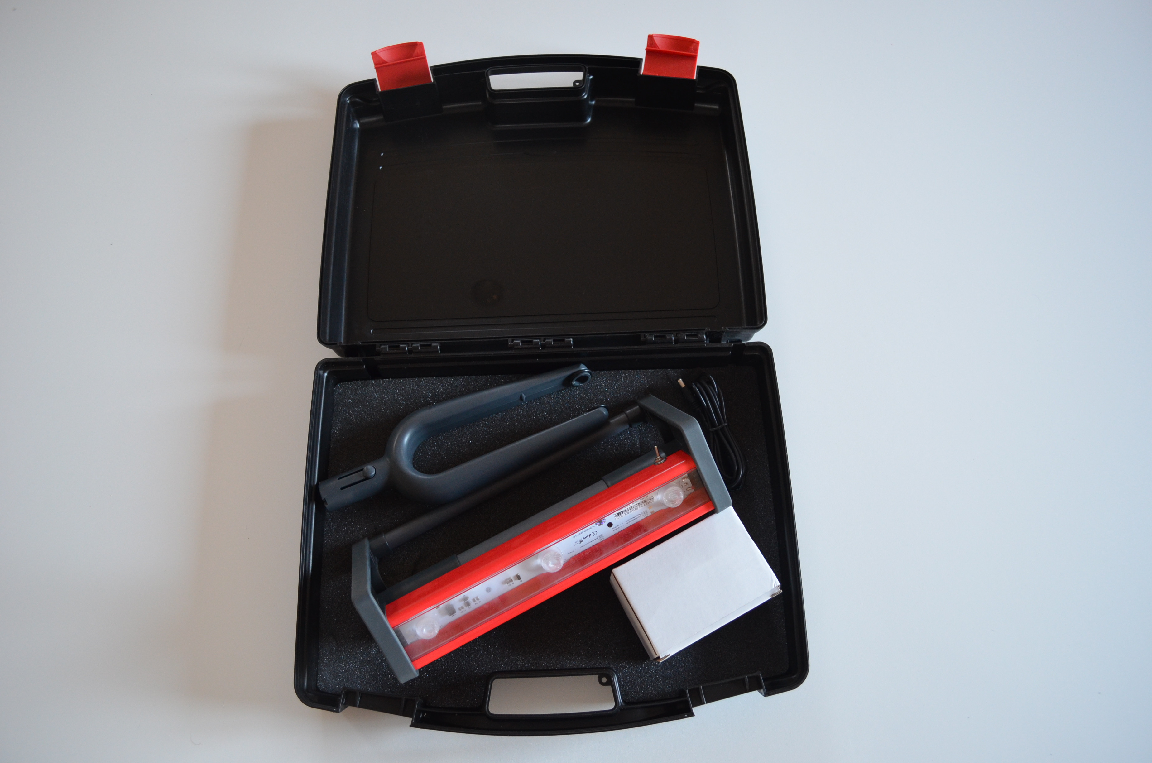 BEZDRÔTOVÁ NASVETĽOVACIA LAMPA S TELESKOPICKOU TYČOU 2x1,5m