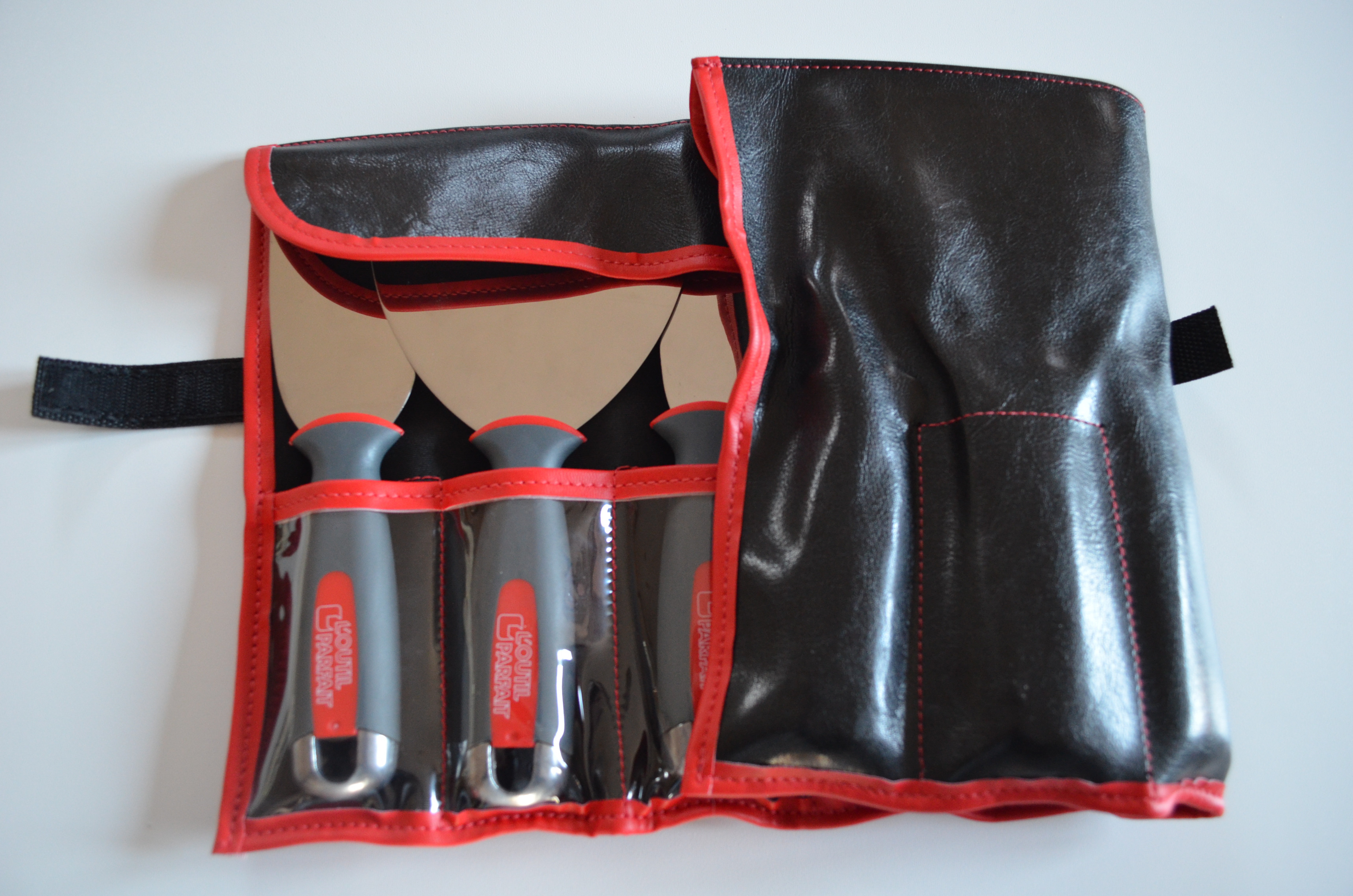 SADA SIEDMYCH MALIARSKYCH ŠPACHTLÍ + VIACÚČELOVÁ STIERKA